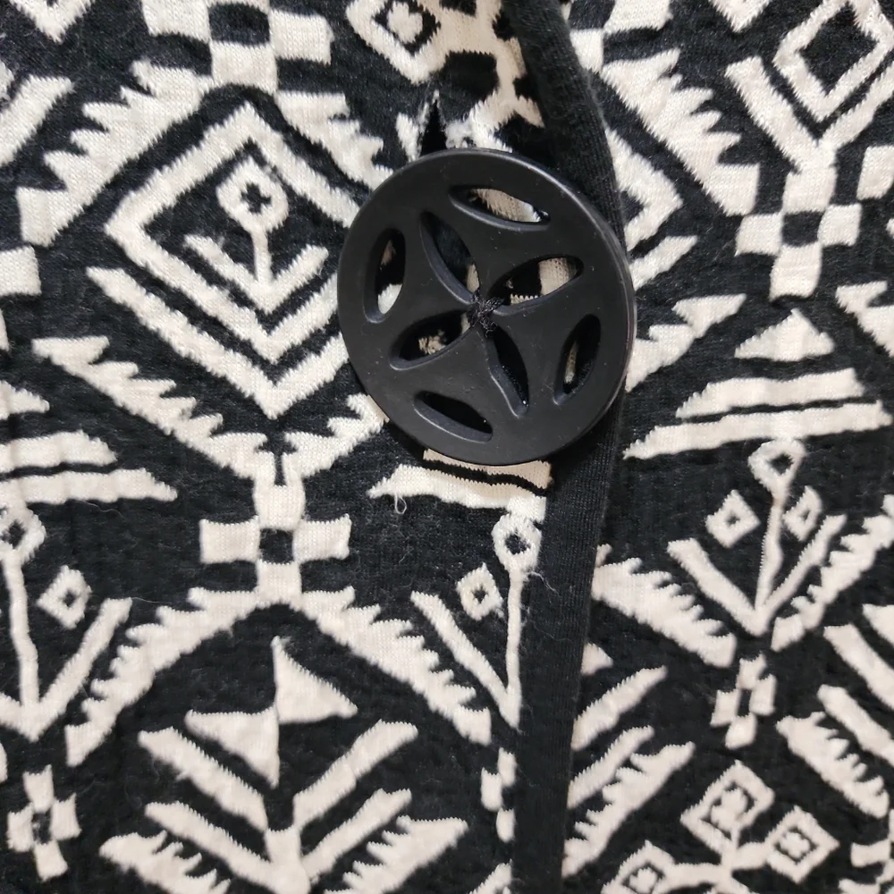 T/O long sweater Aztec southwestern native black and white design woman's large - Picture 2 of 7